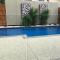 Grand Escape McKenzie - solar heated Pool, WiFi, Netflix, 5 bdrm, 4bthrm