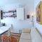 La Quiete17 fenced garden apartment by Gardadomusmea