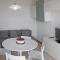 La Quiete 24 Lake view apartment by Gardadomusmea