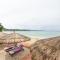 Foxys Beach Resort