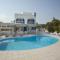 Foto: “Picture Renting this Beachfront Villa” Mimosa Seafront Villa 8/53