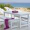 Foto: “Picture Renting this Beachfront Villa” Mimosa Seafront Villa 52/53