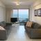 Foto: Apartment with a beautiful Seafront Views Makenzie Apartment 101 4/22