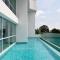 Paragon Suites Studios with Private Jacuzzi near CIQ RTS - 新山