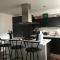 Scardroy Homes Inverness - Central 2 Bedroom with Parking WiFi Smart TVs Sleeps up to 6