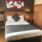 Whites Hotel