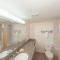 Days Inn & Suites by Wyndham Laredo - لاريدو