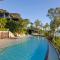 Edge 2 - Oceanfront Luxurious and Spacious 4 Bedroom Split Level Apartment with buggy and valet service - Hamilton Island