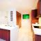 Foto: Temple 121 Modern Spacious Palm Cove 2 Brm 2 Bth Resort Apartment With Courtyard 4/24