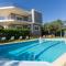 Foto: Villa with Pool close to the Airport, Vari 290m² 1/45