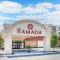 Ramada by Wyndham Watertown Thousand - Watertown