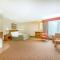 Ramada by Wyndham Des Moines Tropics Resort & Conference Ctr - Urbandale