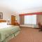 Ramada by Wyndham Des Moines Tropics Resort & Conference Ctr - Urbandale