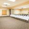 Ramada by Wyndham Des Moines Tropics Resort & Conference Ctr - Urbandale