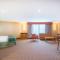 Ramada by Wyndham Des Moines Tropics Resort & Conference Ctr - Urbandale