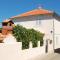 Apartments with parking space Murter - 5089
