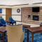 Days Inn & Suites by Wyndham Bridgeport - Clarksburg