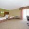 Days Inn & Suites by Wyndham Red Rock-Gallup - Gallup