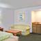 Days Inn & Suites by Wyndham Fullerton - Fullerton