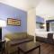 Days Inn & Suites by Wyndham Galveston West/Seawall