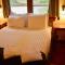 Johnston Canyon Lodge & Bungalows