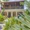 Amanda's Place Green Studio - pool and tropical garden - Caye Caulker