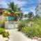 Amanda's Place Green Studio - pool and tropical garden - Cayo Caulker