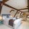 Gate House - Vivre Retreats