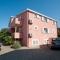 Apartments Maric with parking