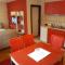 Foto: Red Apartment 3/14