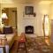 Casa de Tres Lunas/House of Three Moons