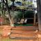 Spacious house with hot tub spa, to enjoy red rock view, near Amitabha stupa, and trails - سيدونا