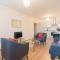 Comfortable Modern Apartment in Swindon, FREE parking sleeps up to 5