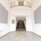 Comfortable Modern Apartment in Swindon, FREE parking sleeps up to 5