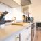 Comfortable Modern Apartment in Swindon, FREE parking sleeps up to 5 - 史云顿