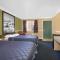 Super 8 by Wyndham Hayward Downtown