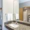 Super 8 by Wyndham Carroll/East
