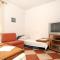 Apartments by the sea Promajna, Makarska - 2674