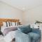 A Riverbed Guesthouse
