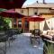 Twin Oaks Inn
