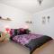 Riverbank View Three Bedroom Apartment with Free Parking