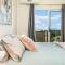 Huge CBD Top Floor Apartment with Breath Taking Views!