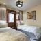 Woodside Villa