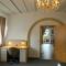 Golden GaPa Central Family Apartment 8