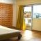 A lhotel