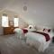 Glenside Cottage with Hot Tub
