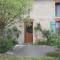 Cottage in an old remote farmhouse - Giroux