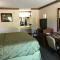 Clairmont Inn & Suites - Warren
