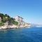 Plein coeur de Monaco, à 300 mètres à pied du port de Monaco, 4 pièces dans des escaliers vue mer exceptionnelle