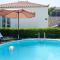 Foto: Chill and Relax in a Home with Pool near the Beach 7/43